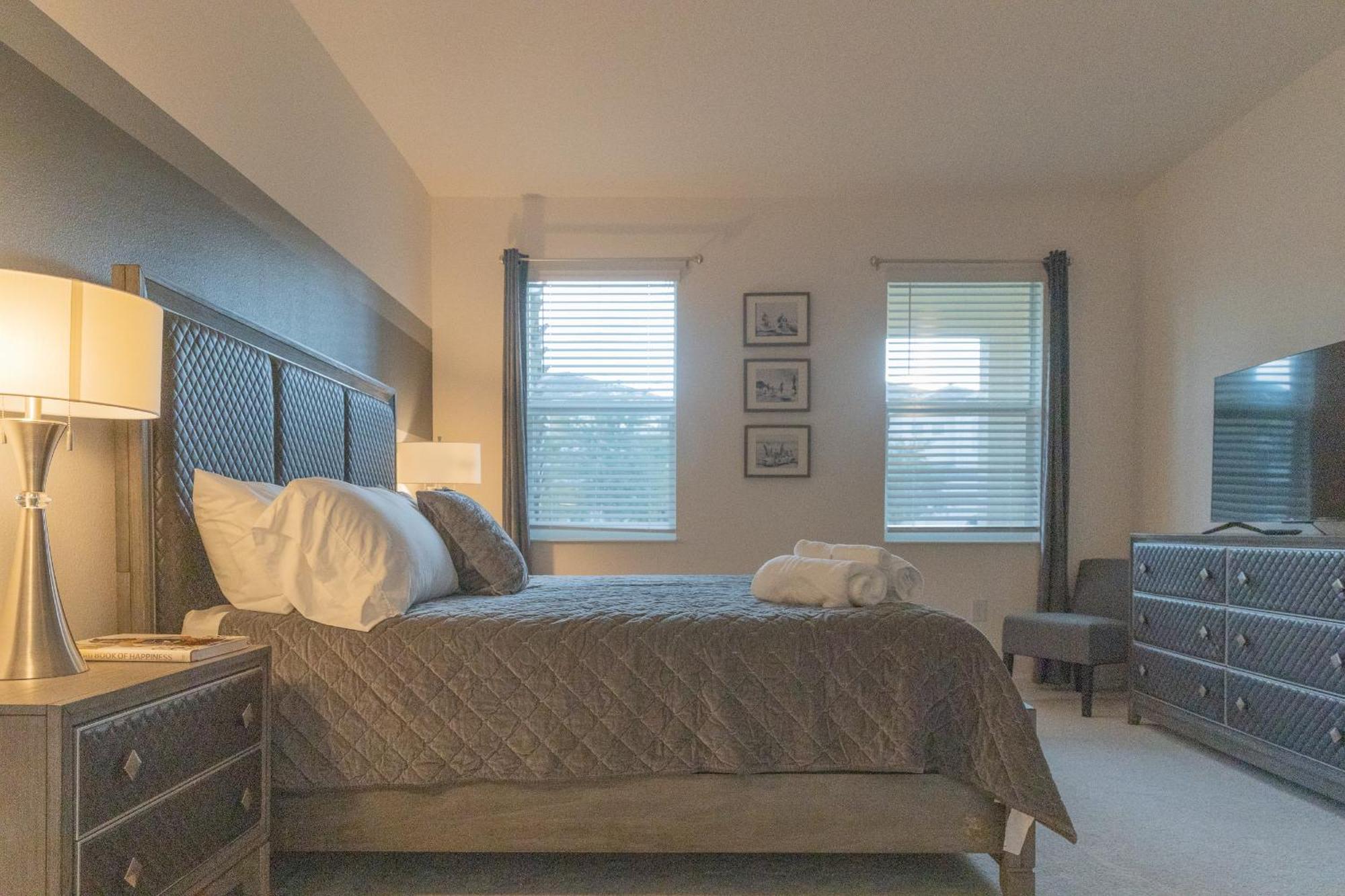 Waterfront Brand New Modern Luxury 8 Bedroom Pool House! Sleeps 16 Kissimmee Exteriér fotografie
